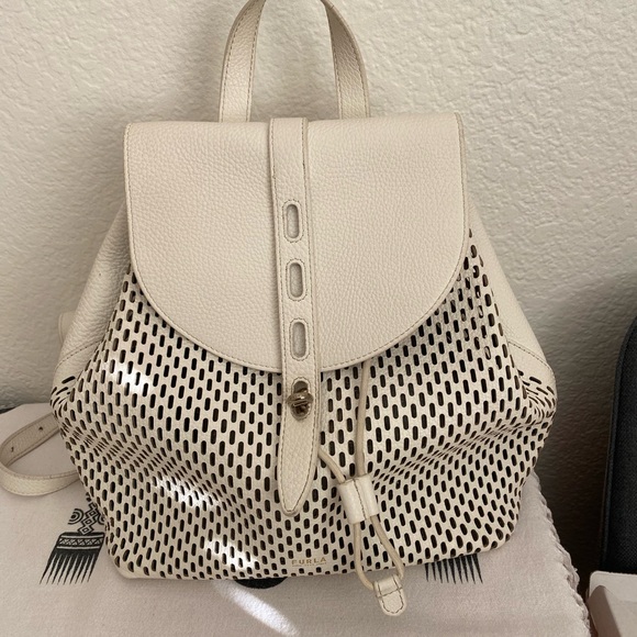 Backpack - Picture 6 of 9